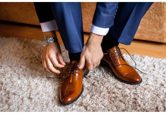 بهترین رنگ کفش مردانه برای کت و شلوار سرمه ای