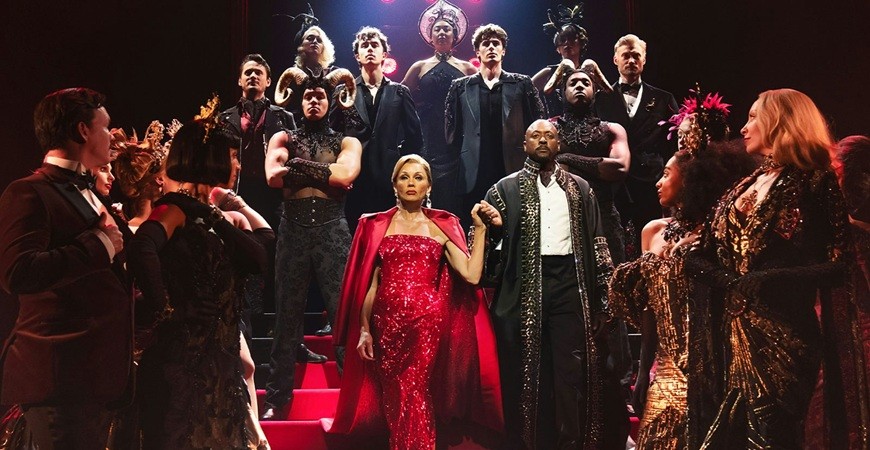 معرفی 10 فیلم و سریال خارجی پرخرج در قسمت پوشاک