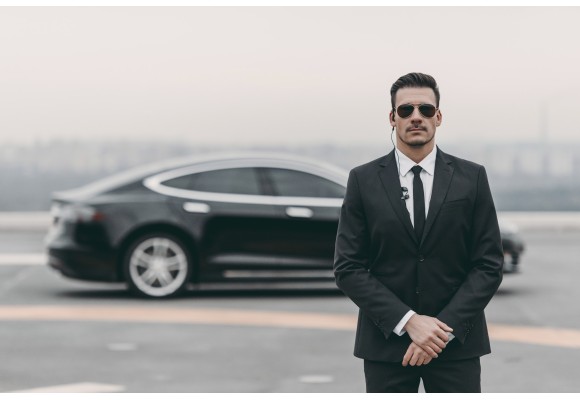 راهنمای استایل بادیگارد: چگونه در موقعیتهای مختلف لباس بپوشیم